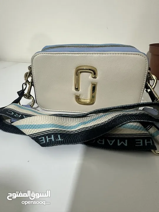 شنتة مارك جاكوب ماستر كوبي مختمة كامل لون بيج مع أزرق فاتح وأسود Marc jacobs bags high master copy