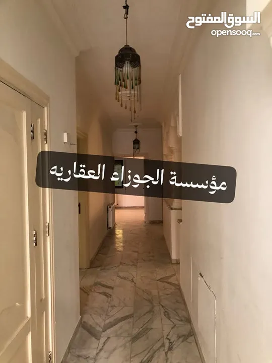 بيت مستقل فارغ للايجار في منطقة الزهور مساحة 250 متر داخلي مع حديقة 300 متر