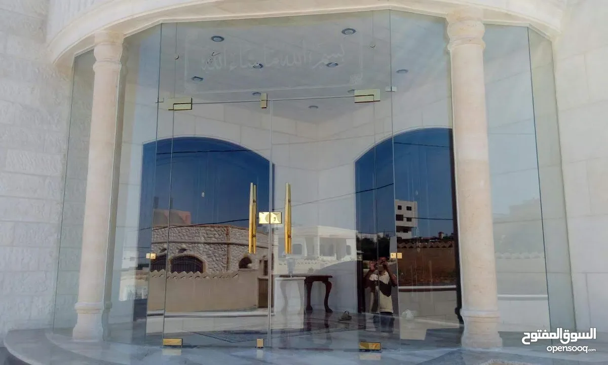 معرض رام الله للزجاج والسيكوريت و المرايا و الديكورات الداخليه  التزام جوده كفائه و اختصاص