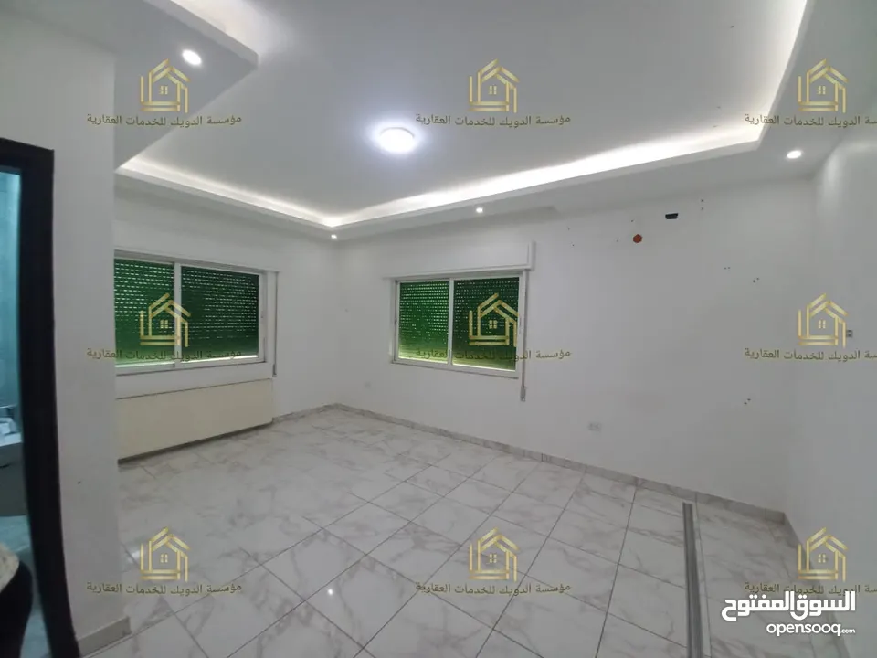 شقة فارغة للايجار في اجمل مواقع دابوق 2 نوم طابق اول من فيلا مع اطلالة مميزة