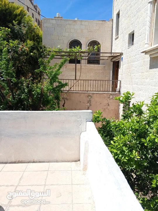 فيلا للبيع  البيادر قرب مسجد حسين خوجا في ارقى المناطق اول بدايه ابو السوس مقبل مشروع الجامعه الجديد
