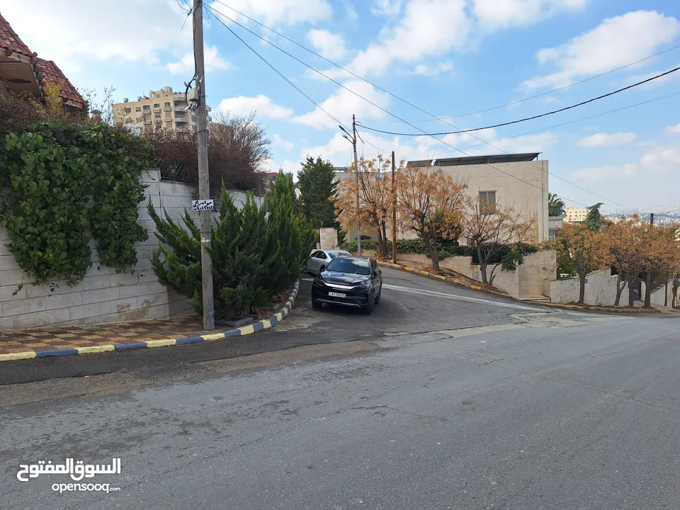 فيلا مميزة مطله على مرتفعات جرش والسلط  للبيع