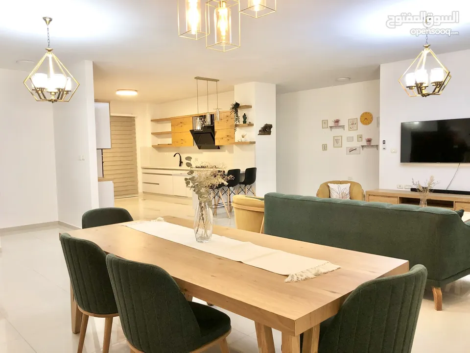 مع العفش الشارع الرئيسي