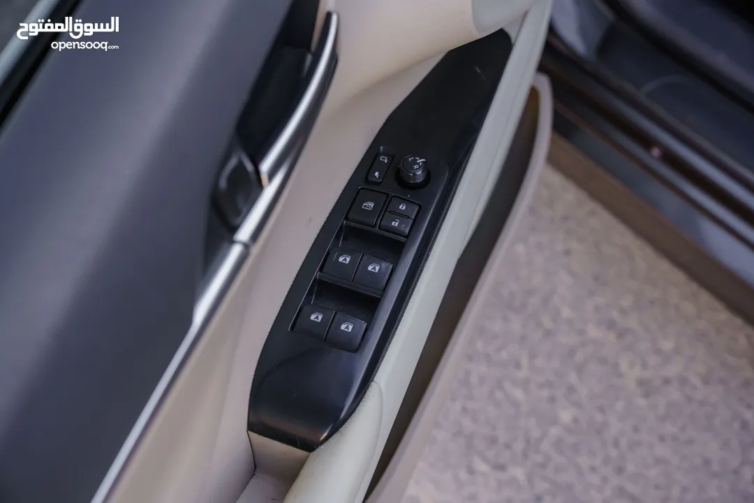 Toyota Camry GLE Hybrid 2019  تويوتا كامري GLE هايبرد  فل كامل مع فتحه
