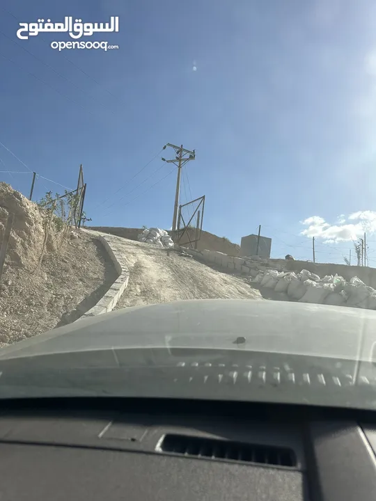 استراحة استثماريه للبيع مطله على وادي الريان قوشان مستقل 3،5 دونم مشجرة بالكامل مع مواقف سيارات