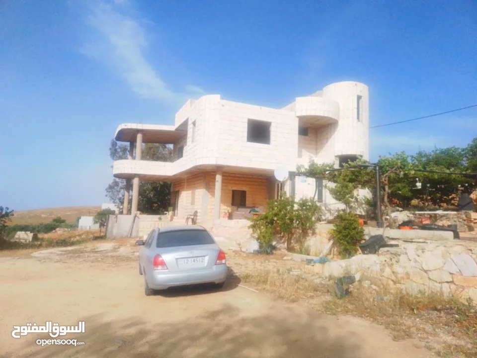 ارض وبيت طابقين