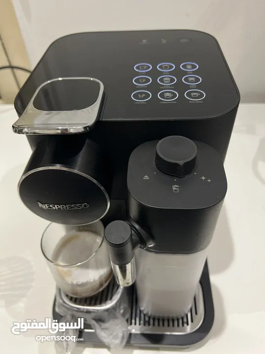 ماكينة قهوة نسبريسو شبه جديدة