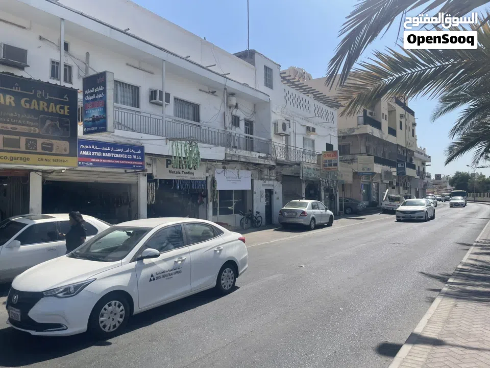 Shop For Rent in Jidhafs Maine Rood no 14  دكان للايجار في جدحفص على الشارع العام 14 في موقع مفتوح