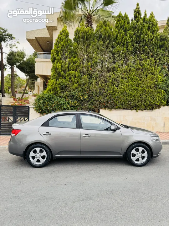 كيا سيراتو 2010 وارد الوكالة كيا في الاردن واستخدام شخصي خفيف جدا و عداد 75,000 Km فقط للبيع للجادين