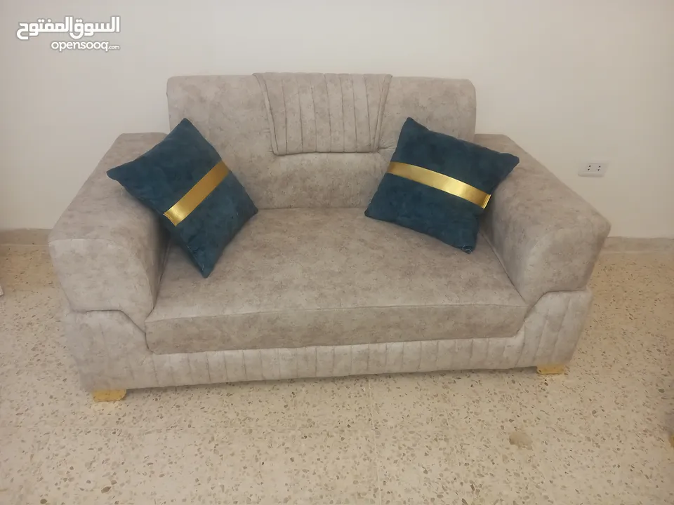 طقم كنب مستعمل بحالة الوكالة للبيع