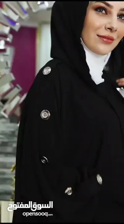 عباية موديل 2025 ساترة فضفاضة قماش حرير المدينة بمقاسات متعددة وألوان زاهية