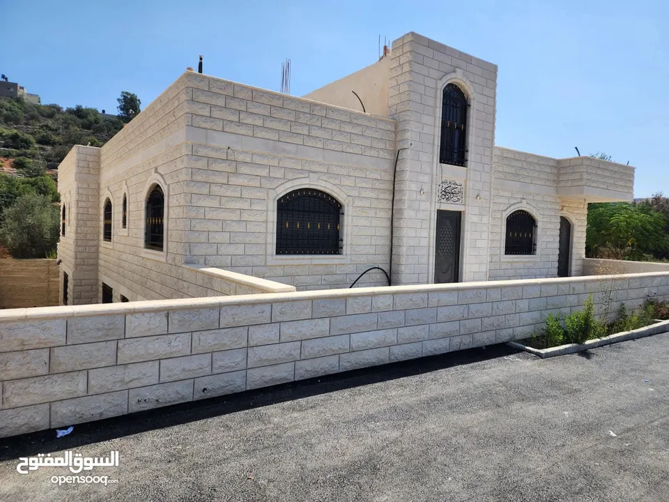 فلل للبيع في منطقة سردا