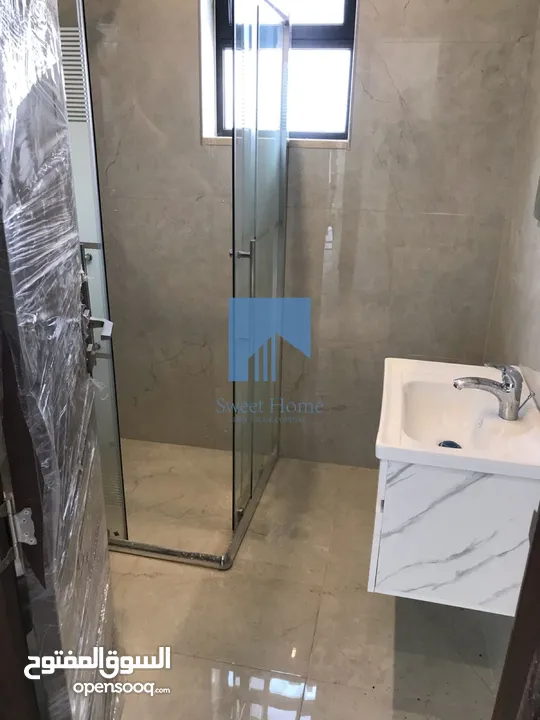 شقة أرضية فاخرة للبيع في الجندويل  - مقابل أسواق السلام 130م مع ترس 30م لم تسكن