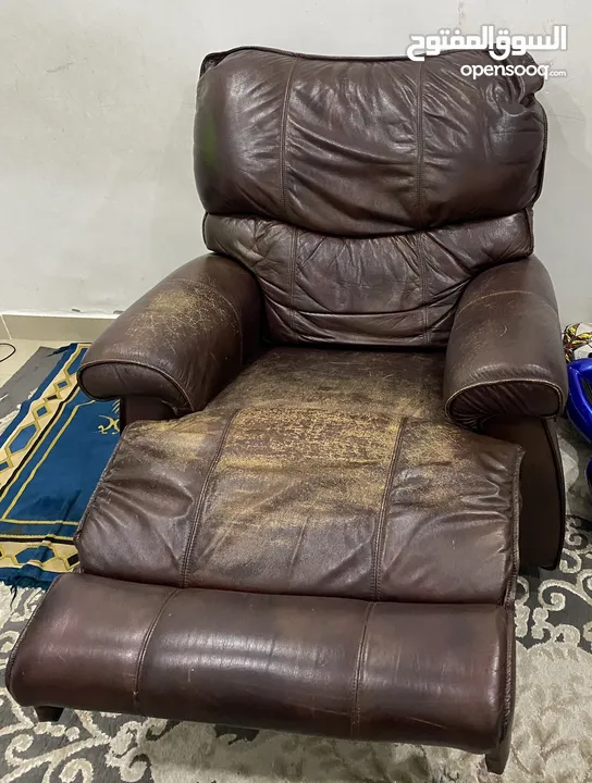 كرسي ريكلاينر كبير مريح جدا تنجيد ممتاز  Extra large recliner chair with premium upholstery