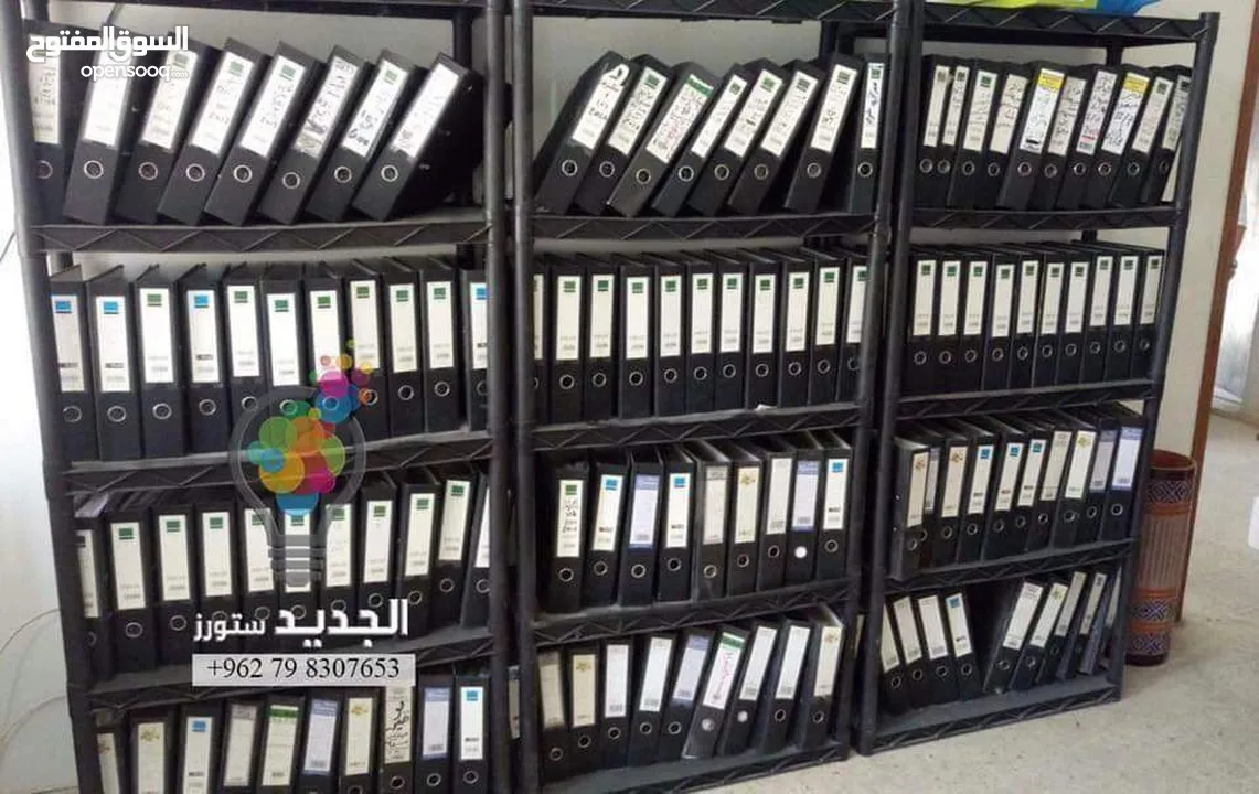 رفوف بلاستيك لتخزين البضائع وعرضها وتصفيطها