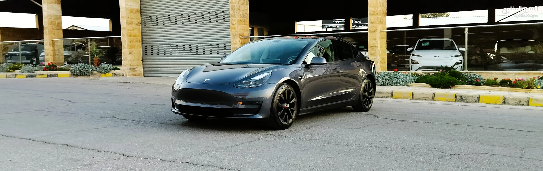 تيسلا 2023 MODEL 3 فحص كامل 4 جـيـد ممشى قليل 20 الف بحالة الوكالة لون فيراني مميز بسعر محرووق ولقطة