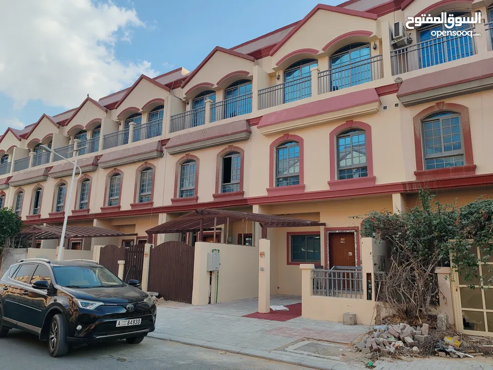 فيله للايجار بسعر شقه تكيف مركزي مع حوش وباركن اطلاله مفتوحه Tawn house for rent in Ajman 42000