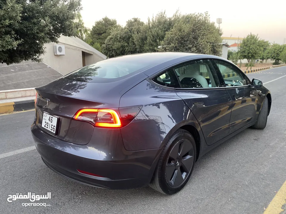 Tesla Model 3  موديل 2023 جمرك جديد  فحص أوتوسكور B+ بدفعة لا تقل عن 10 الاف دينار