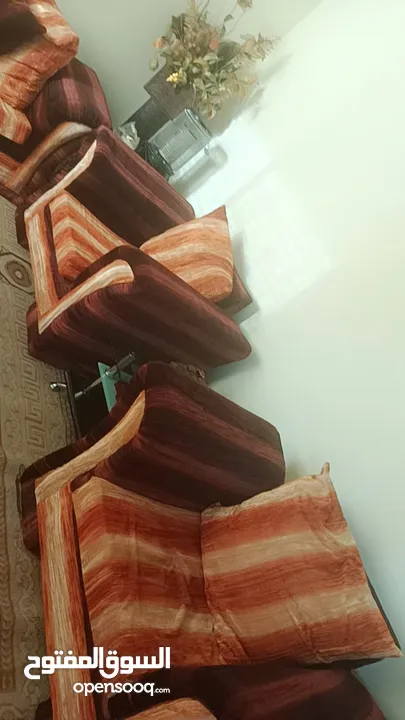 طقم كنب مستعمل مع طاولات زجاج شبح جديد