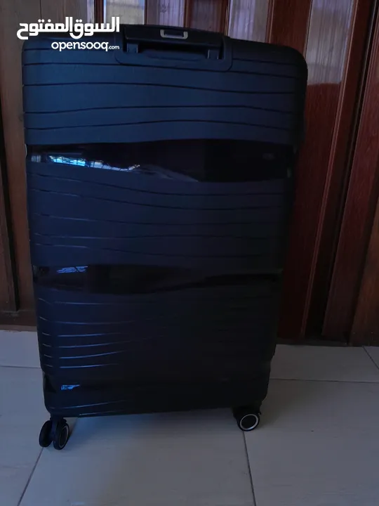 حقيبة سفر فخمة جديدة لون اسود حجم كبير