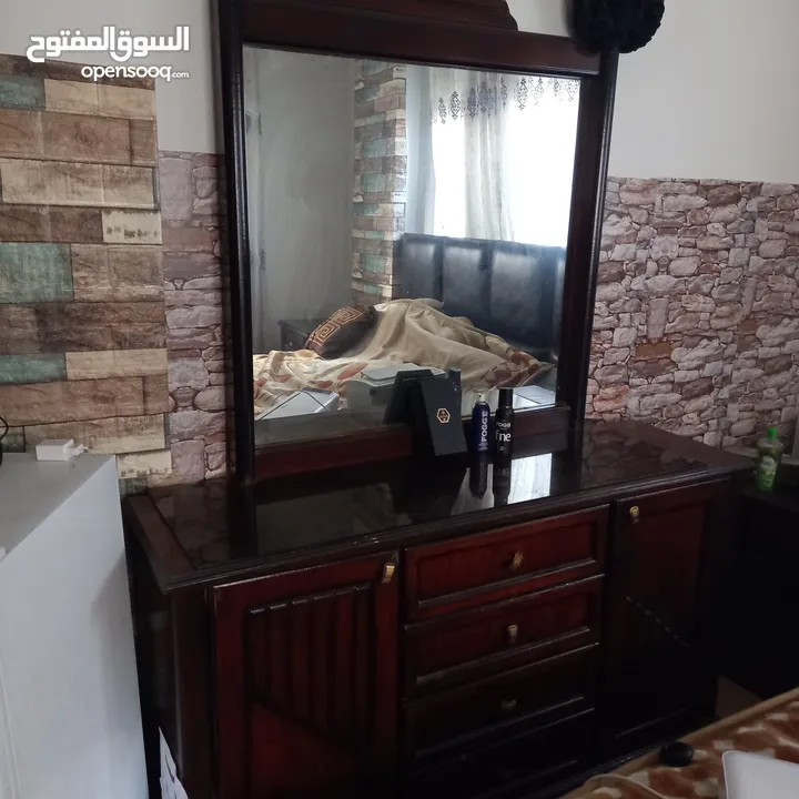 غرفت نوم تخت بوكس 2 كومودينه و تسريحه بحاله ممتازه