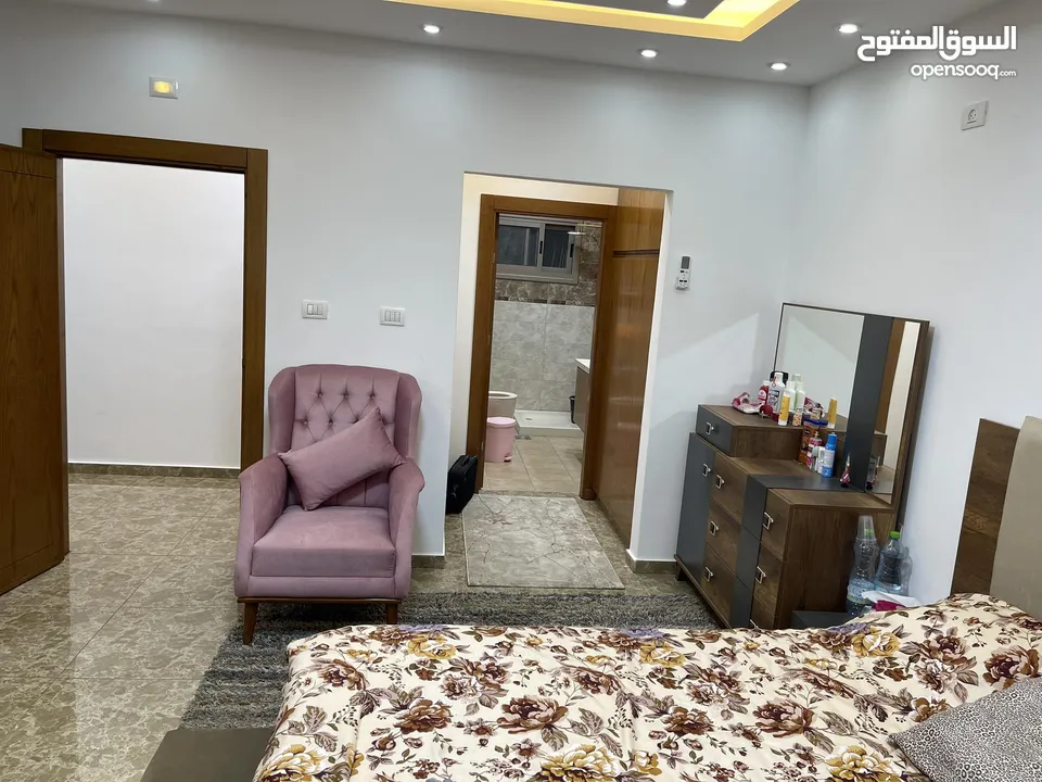 روف للايجار مفروش في اجمل مناطق رام الله والبيرة التواصل مع المالك مباشرة دون وسيط 1500 دولار