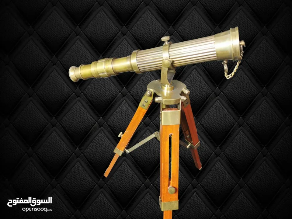 منظار نحاس مع قواعد خشبيه