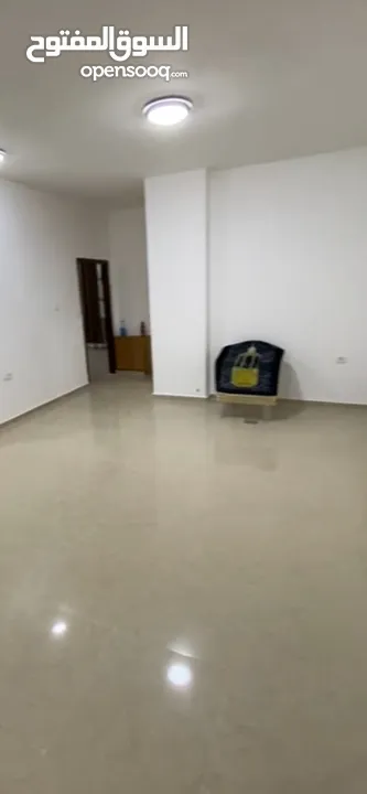 شقة للإيجار ثلاث غرف نوم بالطيره