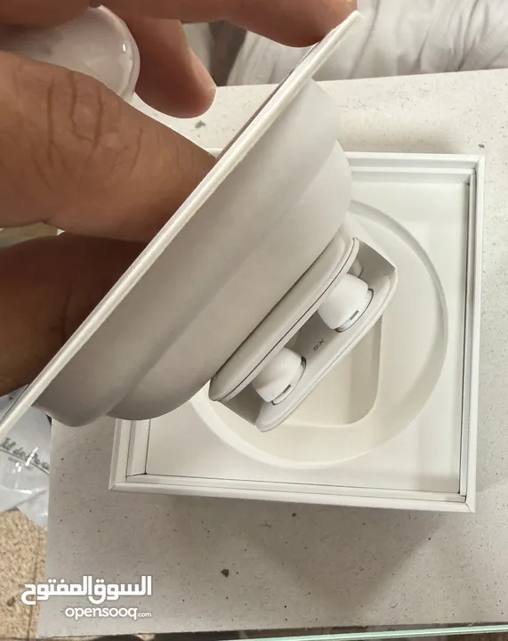 سماعة Airpods pro الجيل الثاني اخر نسخه استعمال بسيط جدا