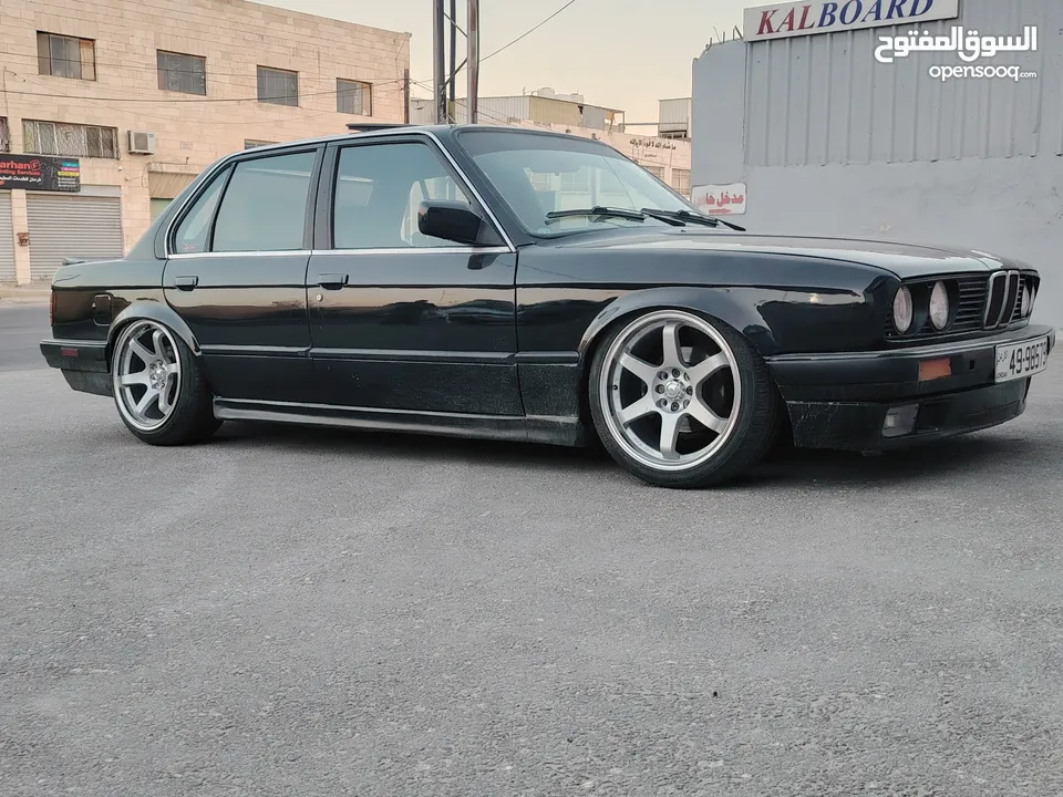 بي ام دبليو E30 موديل ،1986. محدثة. 1990