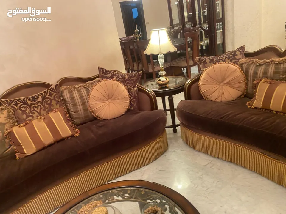 للبيع: طقم كنب صالون فاخر بمواصفات راقية وجودة عالية