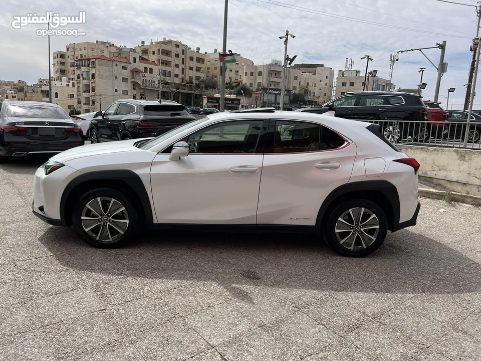 ليكزس UX300e كهربائية اعلى اضافات 2021