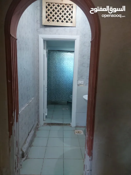 شقه استثمارية فارغه للبيع من المالك مباشرة