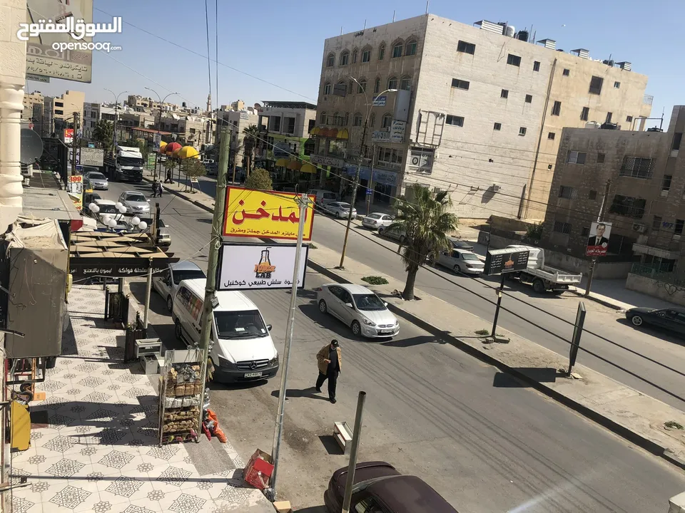 ثلاث محلات تجاريه ومخازن علي شارع 36 التجاري الزرقاء الجديدة في افضل موقع في الشارع