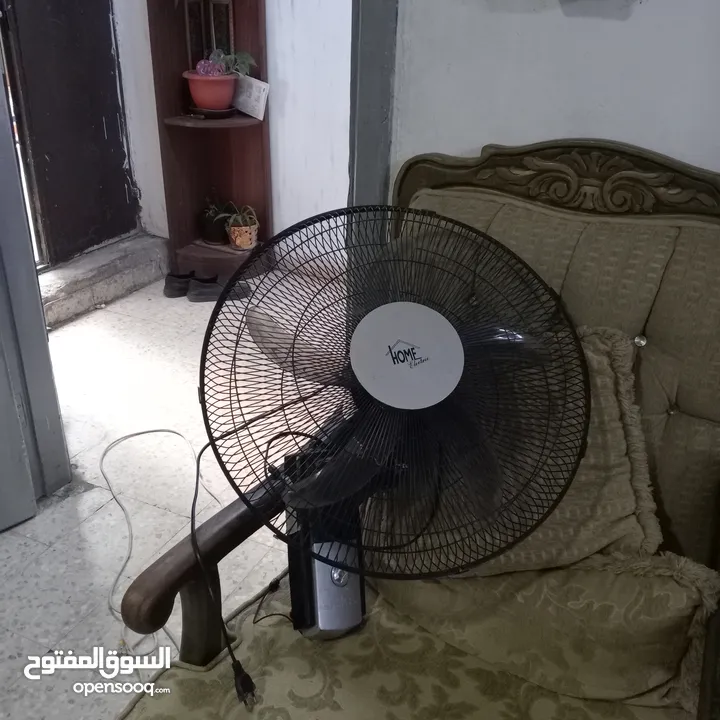مراوح عامودي وجدارى