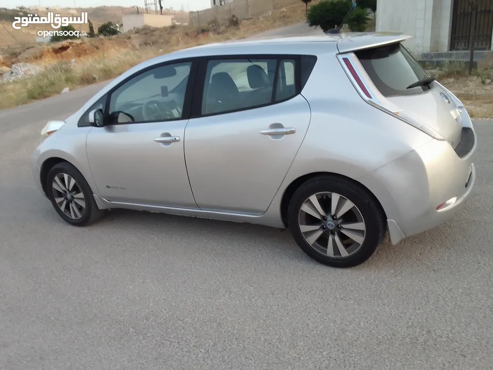 نيسان ليف موديل 2013 SL  بريميوم أعلى صنف 6 بار  نازل جديد البيع كاش فقط