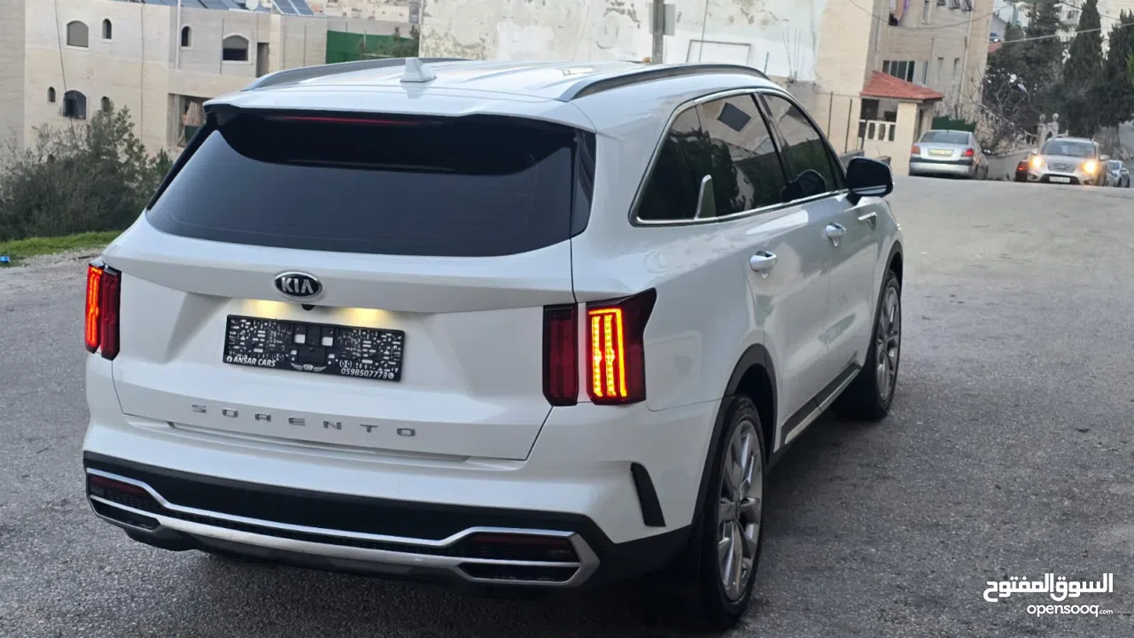 كيا سورنتو  فل الفل ما عدا فتحه الجب بصلاه ع النبي بالكرتونه