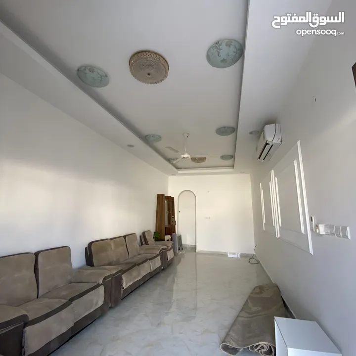 فيلا للإيجار في العامرات مع حوض سباحه بسعر خيالي Villa for rent in Al Amerat with a swimming pool