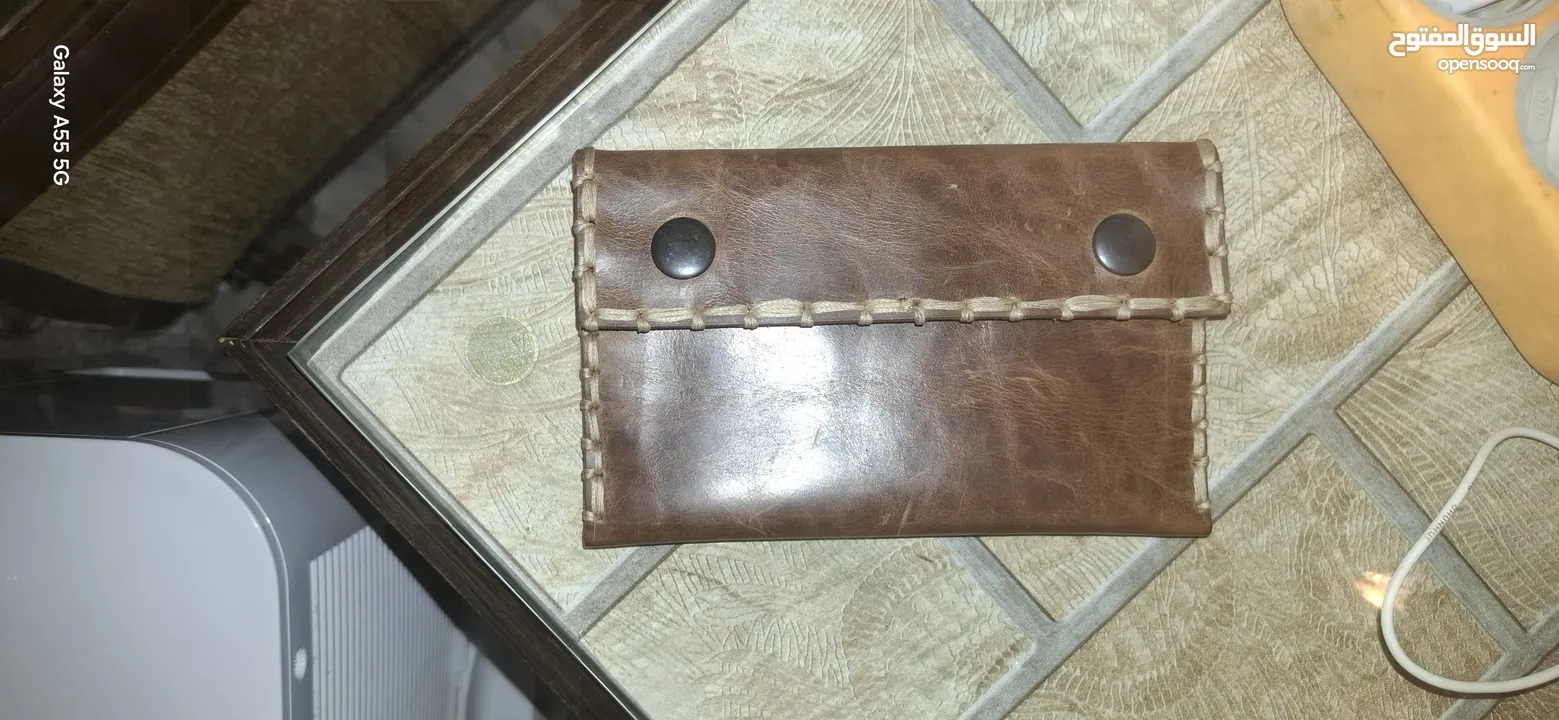محفظة ايطالي صنع يدوي HandMade جلد طبيعي صافي اصلي من الداخل والخارج (جديدة)  حجمها ممتاز مناسب لاي