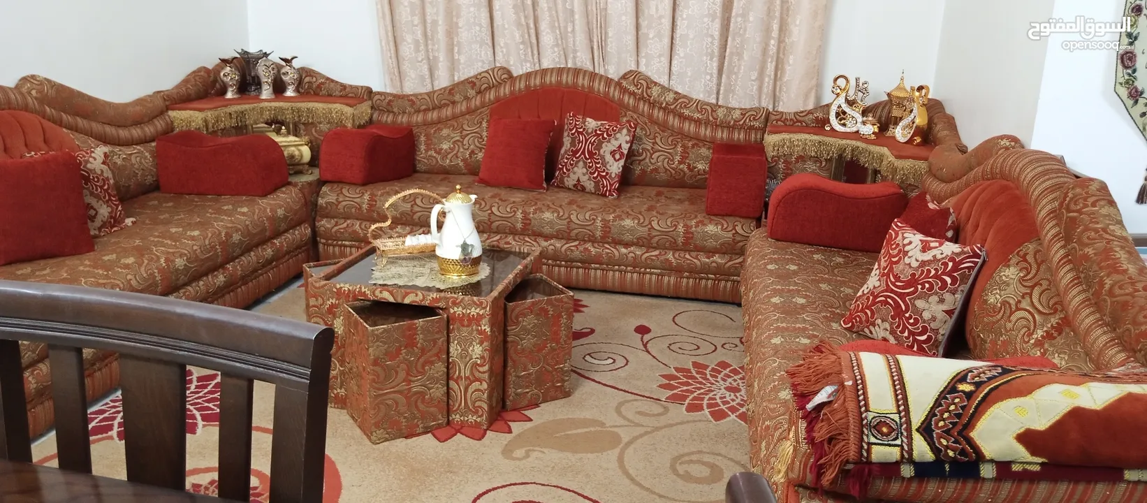 مجلس عربي مرتفع
