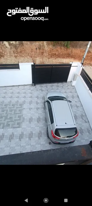بيت جديد غير مسكون مكون من ثلاث طوابق في المزرعه الغربية بالقرب من شركة النزيه للبلاط منطقه هادئه