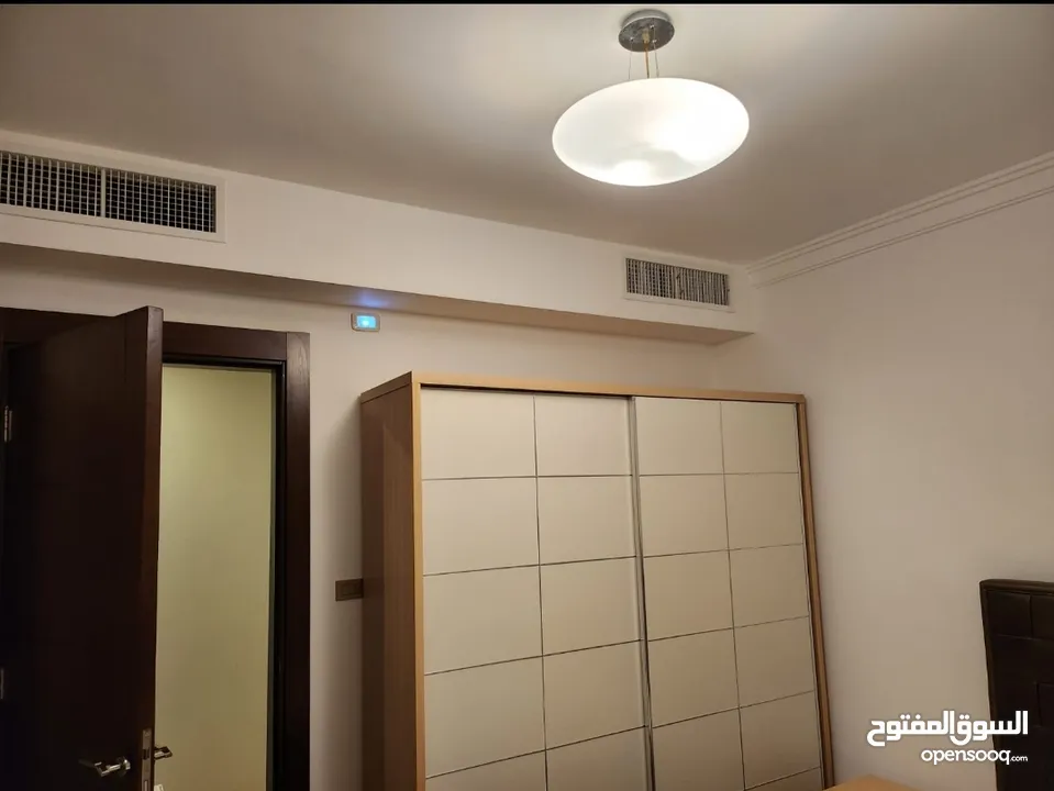 شقه دبل سوبر ديلوكس في دير غبار في حاله فوق الممتازه مؤثثه  جزئي غير مستخدمه الا لفتره قصيره للبيع