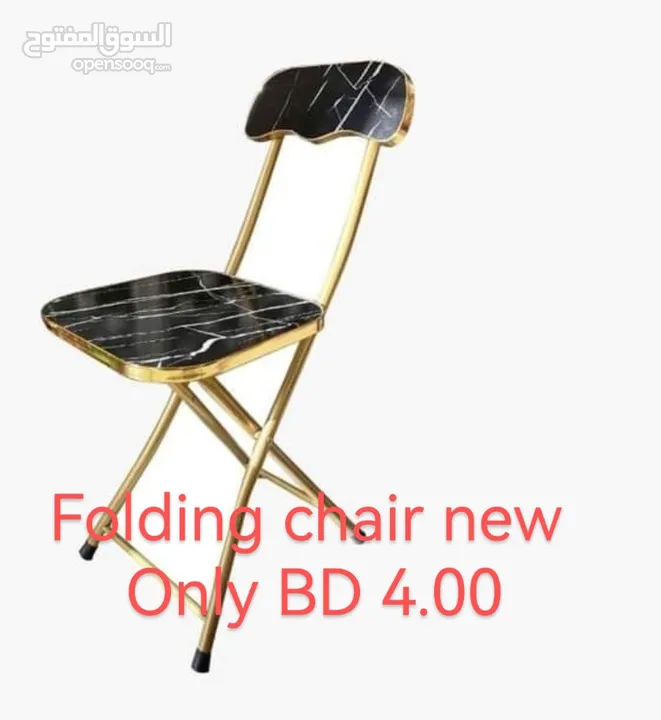 FOLDING TABLE