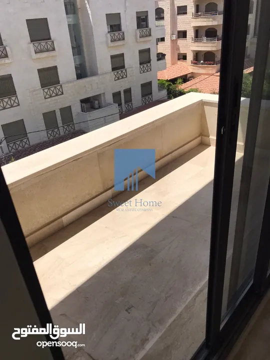 شقة فاخرة للبيع في الكرسي  -  قرب المخابرات طابق ثالث 160م مع روف 105م تشطيب سوبر ديلوكس لم تسكن