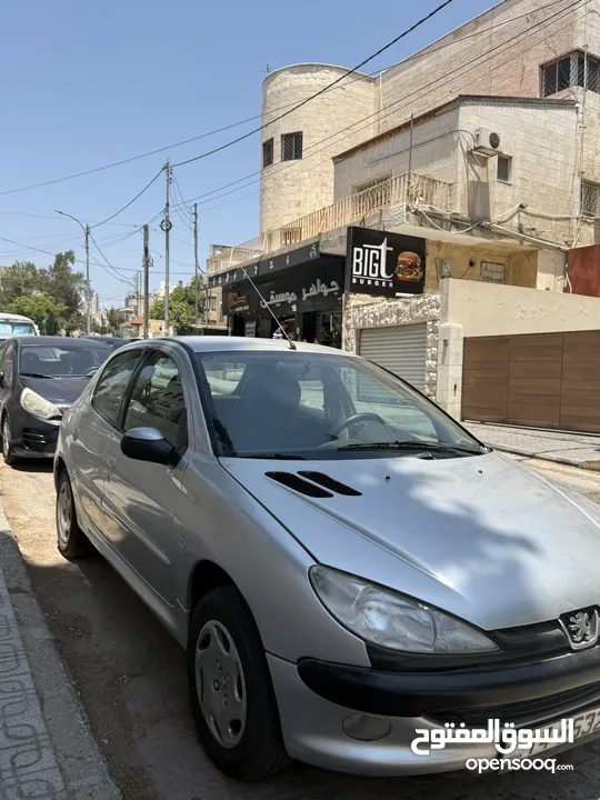 بيجو 2004 بحاله ممتازه بسعر مغري توماتيك ترخيص سنه كامله لا تحتاج لاي شيء نهائيا دهان جديد