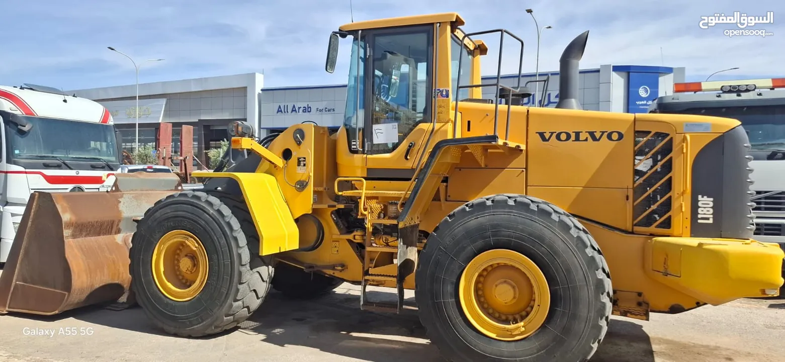 جرافات عدد 2  Volvo F180 +Volvo E180