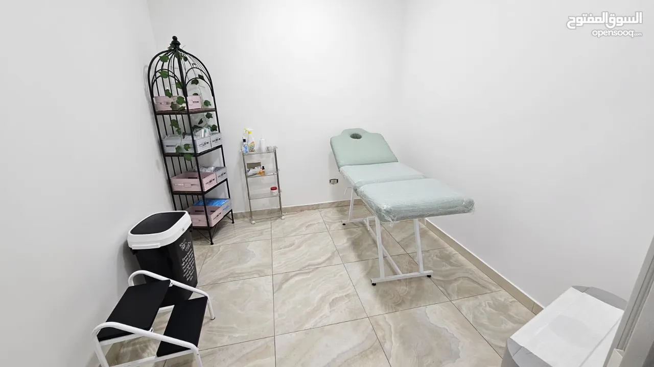 مركز ( عيادة ) مساج + حجامة سيدات للبيع
