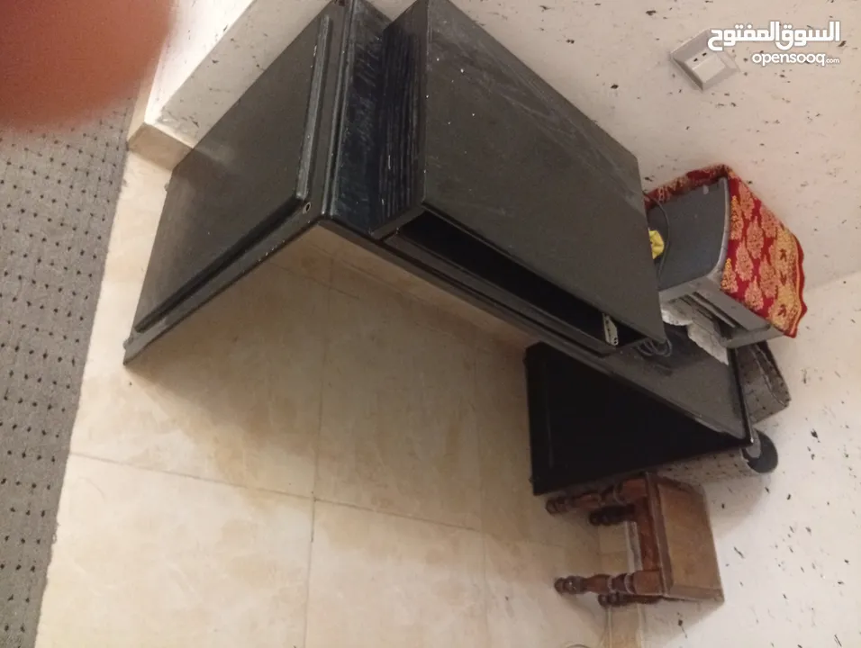 مكتب كمبيوتر او لاب توب او دراسه  ىنفك وبتركب بكل سهوله