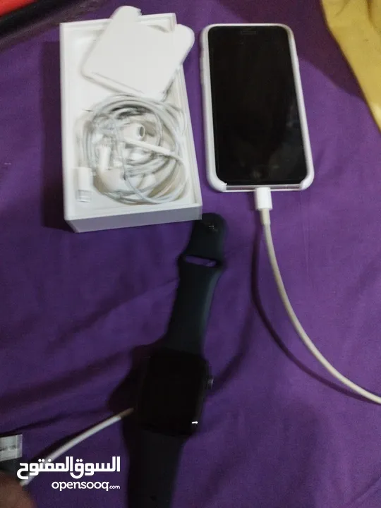 apple SE 128 GB and apple series 4