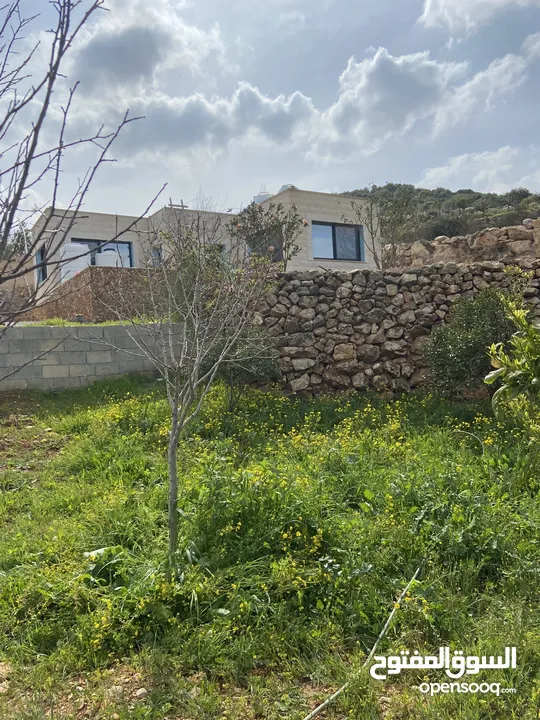 بيت ريفي مع مزرعة